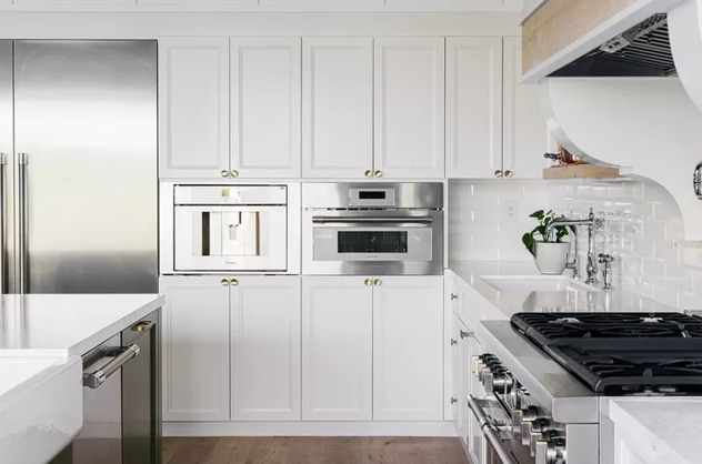 Cabinet Refacing or Replacement: What’s the Best Choice for Your Kitchen?